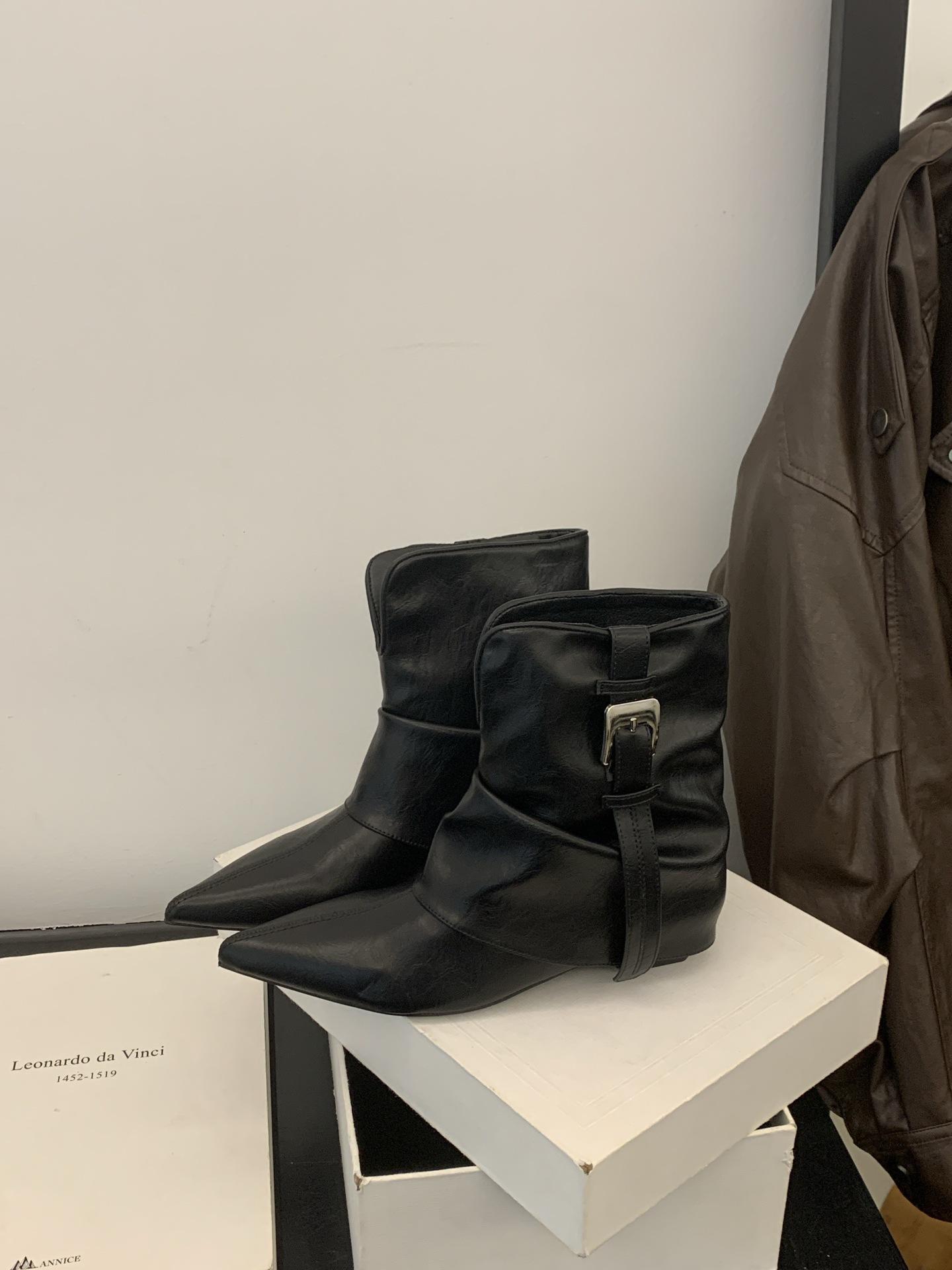 

Wasteland wind thick heel trouser tube boots women s pointed Xinjiang boots 2025 autumn new medium tube black knight boots 39