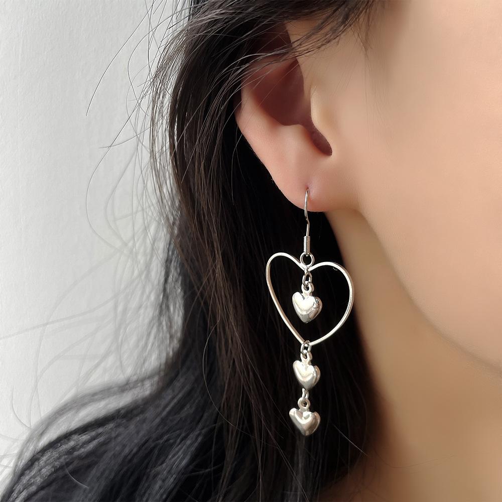 

Hollow Heart Tassel Earrings серебряный