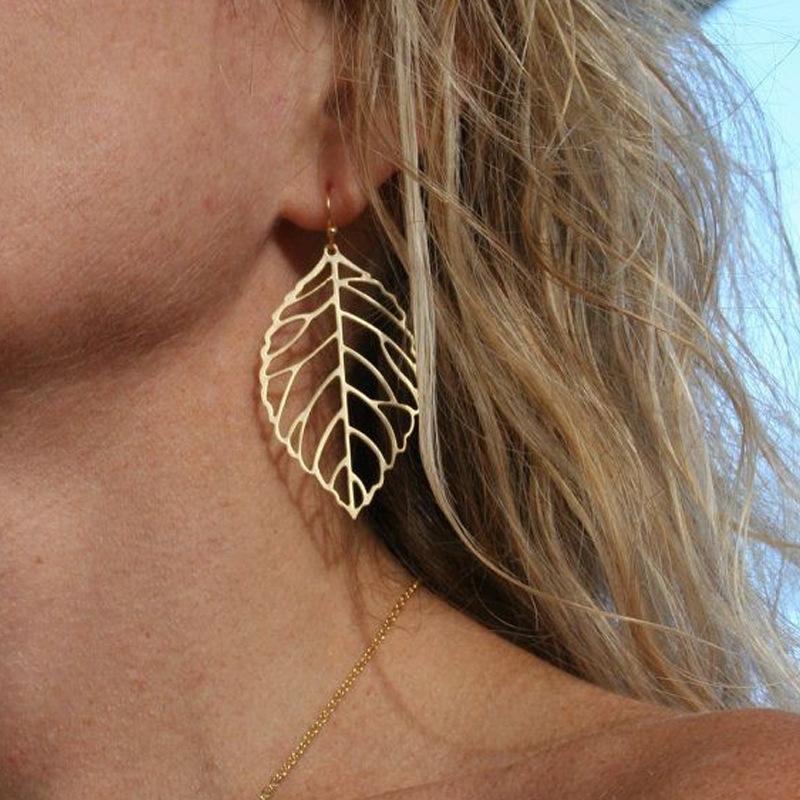 Kurze hohle Blätter Hängeohrringe für Damen Vintage Silber Goldene Ohrhänger Haken Schmuck Trendige Ohraccessoires