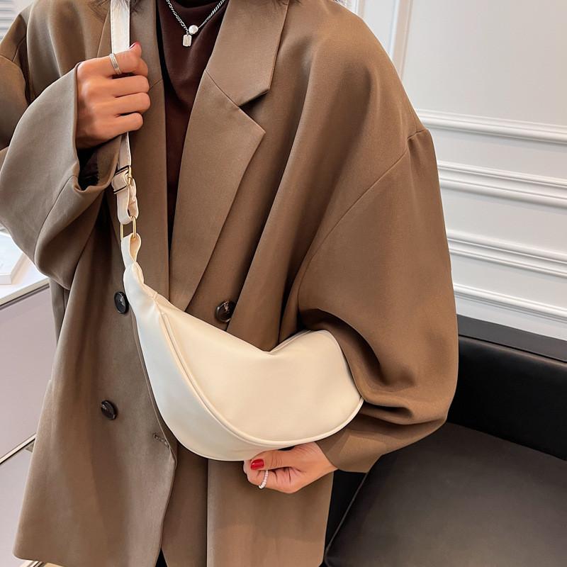 Stylish Polyester Shoulder Bag For Women Soft Zippered Quilted Purse