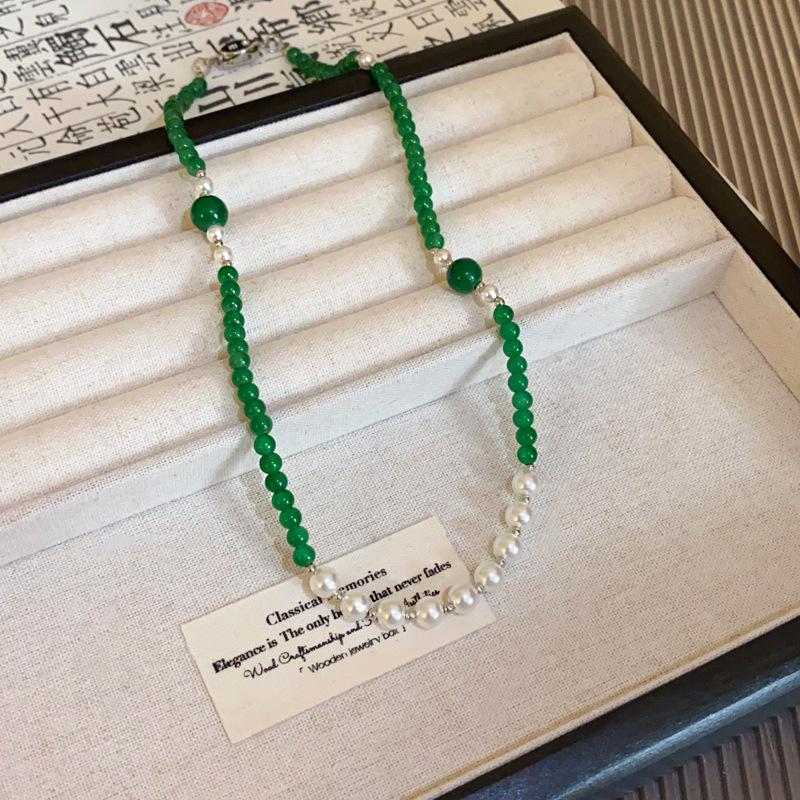 Gold-Plated Natural Pearl Necklace: Elegant Clavicle Chain with Retro High-End Style for Women