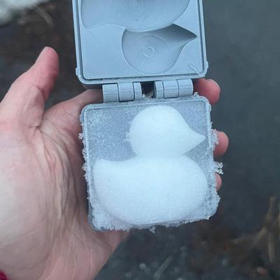 1/2/3Pcs Snow Duck Mold Maker Kids Mini Snowball Mold One-Hand Press Portable Small Snow Duck Toy Snow Play Accessory