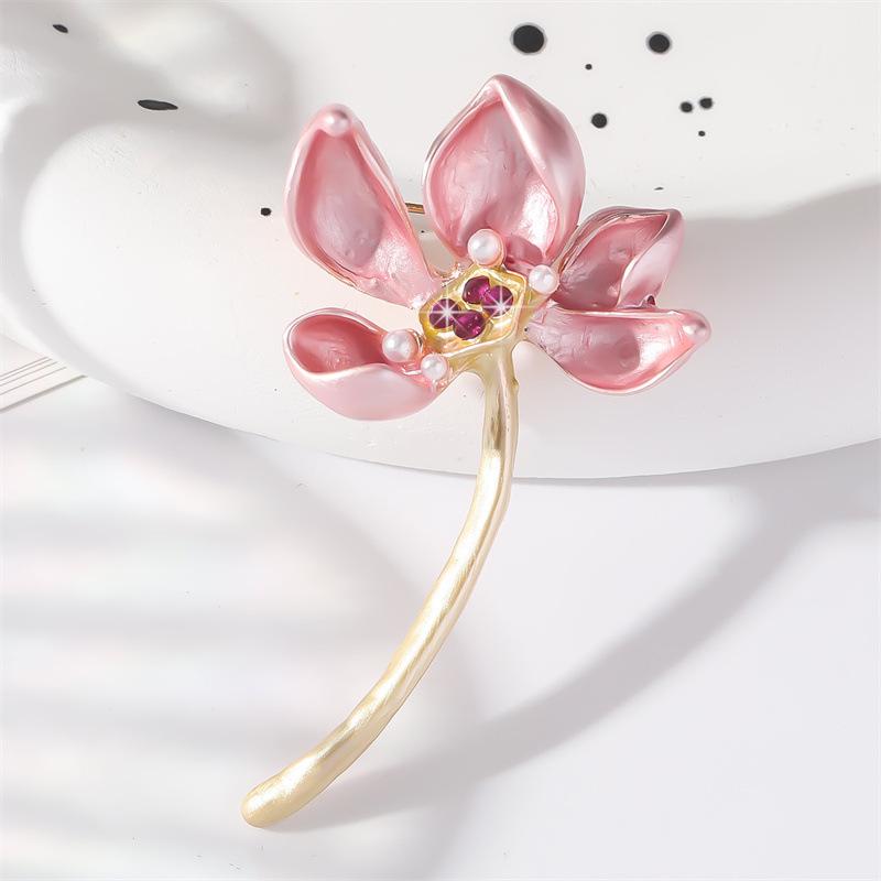 Elegant Pearl & Enamel Lotus Brooch Pin - Classic Chinese Style Accessory