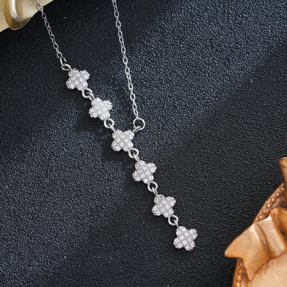 Elegant Luxurious Tassel Four-Leaf Clover Diamond Necklace for Women - Sparkling Flower Collarbone Chain