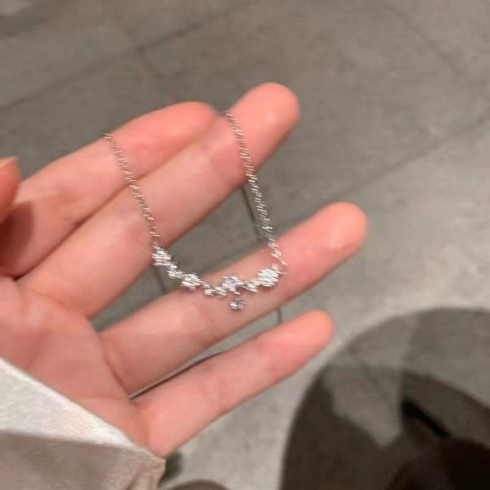 Autumn and winter versatile collarbone chain star necklace female niche design collarbone simple cold accessories simple necklace