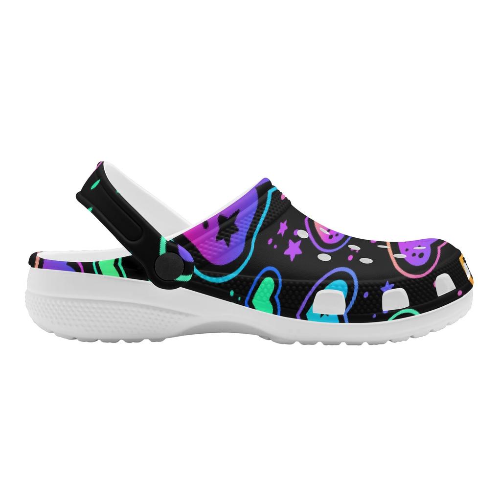 White EVA Clogs with Candy Heart Print, Lightweight Slip On Garden Shoes, Breathable Beach Sandals, Indoor Outdoor Slippers for Men Women