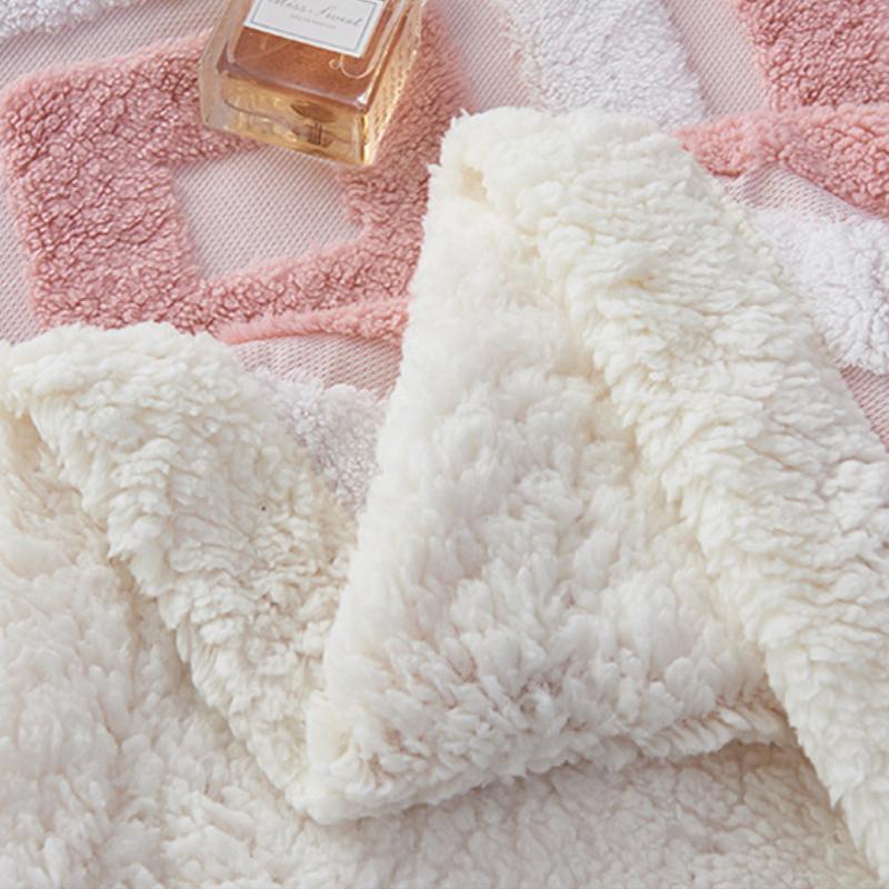 Double Layer Lamb Wool Blankets Thick Soft and Warm Geometric Jacquard Tafu Velvet Quilt Office Nap Sofa Multi-functional Blanket