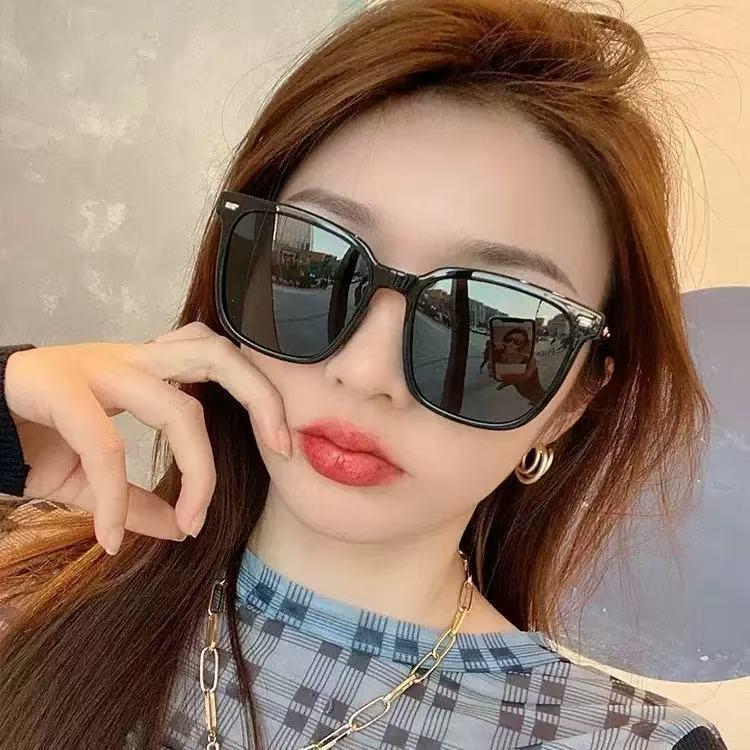 Trendy Square Frame Sunglasses with Dot Detail – Stylish Photo Prop for a Modern Look