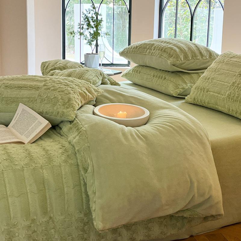 Rabbit Fleece Four-Piece Set, Thickened Milk Fleece Bed Sheet Quilt Cover, Coral Fleece Bed Three-Piece Set
