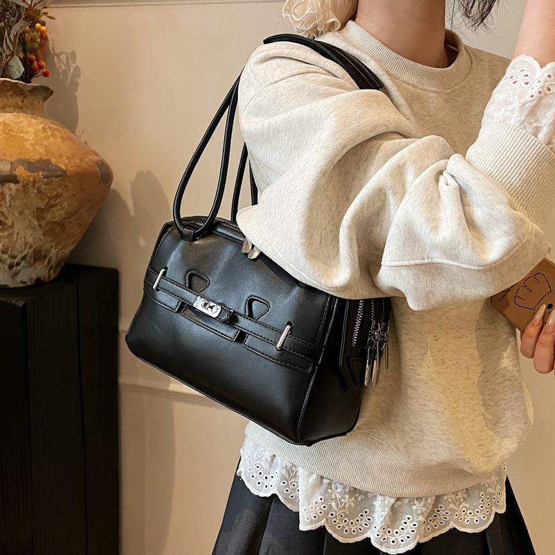 

Niche underarm bag women s bag new simple pillow bag versatile shoulder bag чёрный