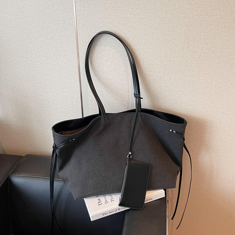 Large Capacity Tote Bag Women's Leisure Class Commute Underarm Shoulder Bag Versatile Shopping Bag Niche High Sense