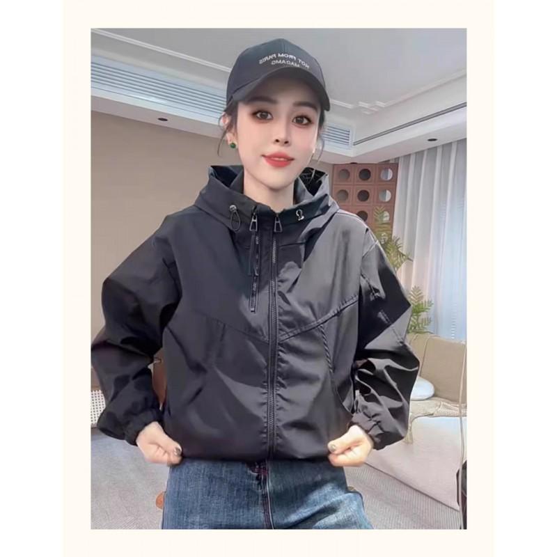 Womens Lightweight Hooded Windbreaker Jacket Fall 2026 Loose Fit Sweet Chic Outerwear Petite