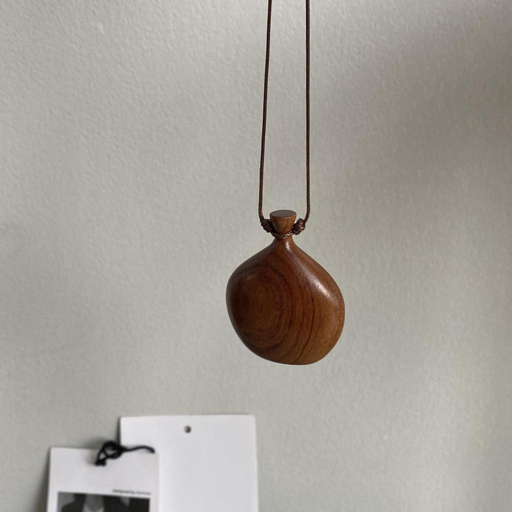 Wooden Hip Flask Necklace: Retro Choker & Long Sweater Chain for Women