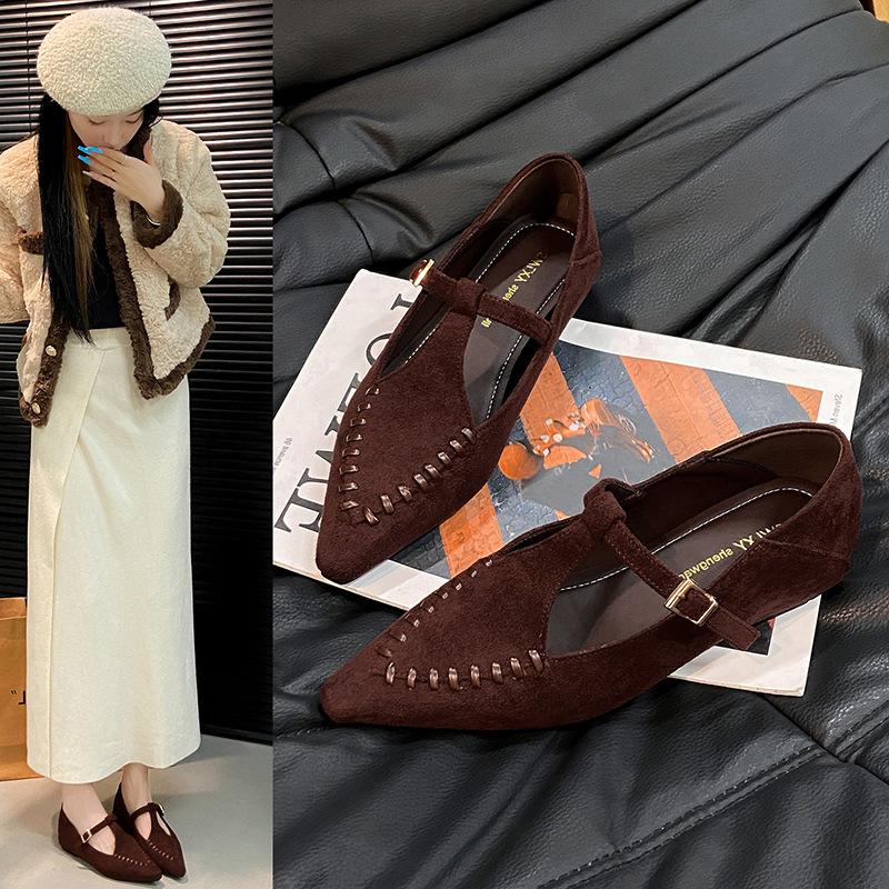 2025 autumn French retro versatile pointed single shoes women's inner height increase beautiful niche flat Mary Jane shoes