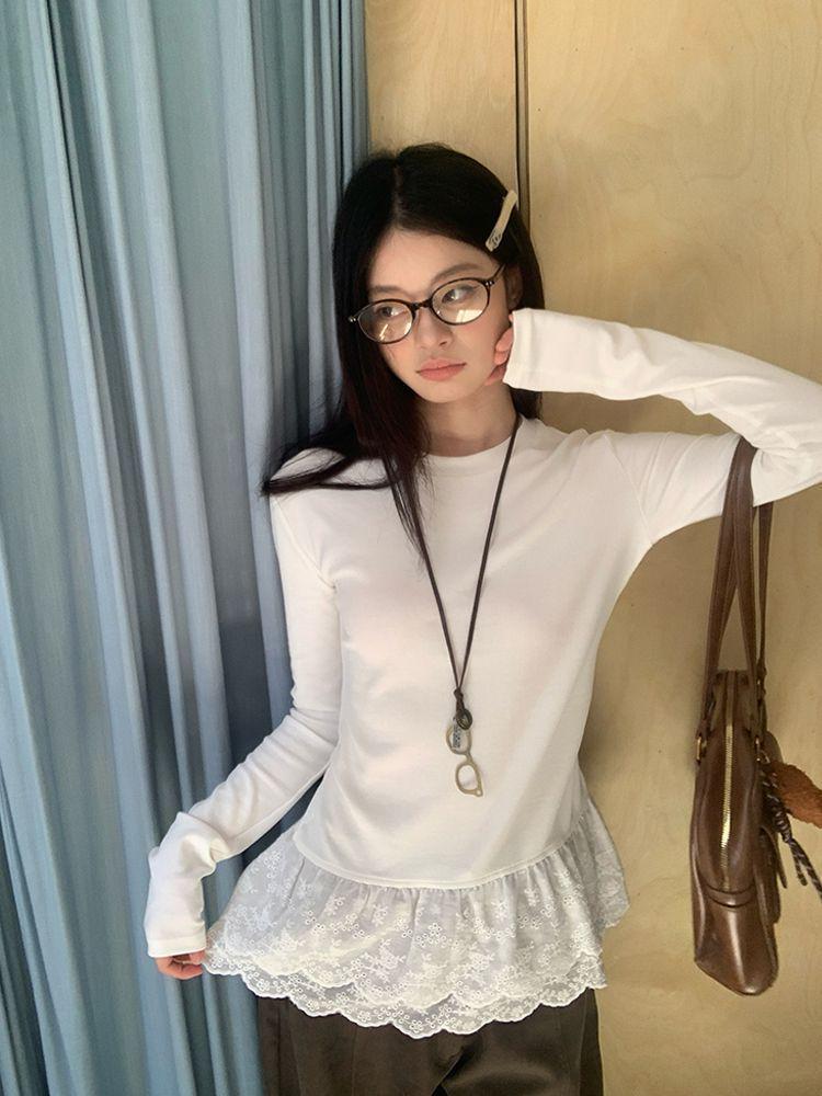 Korean-Style White Lace Trim Long-Sleeve Base Layer Top for Women – Autumn/Winter Fashion