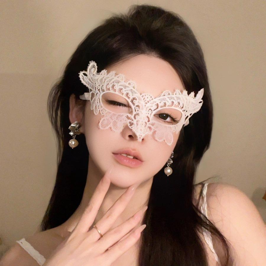 Halloween mask costume party with makeup costume-cosmetically transformed face mask, costume accessories,half-face lace-edged feather headpiece,mask