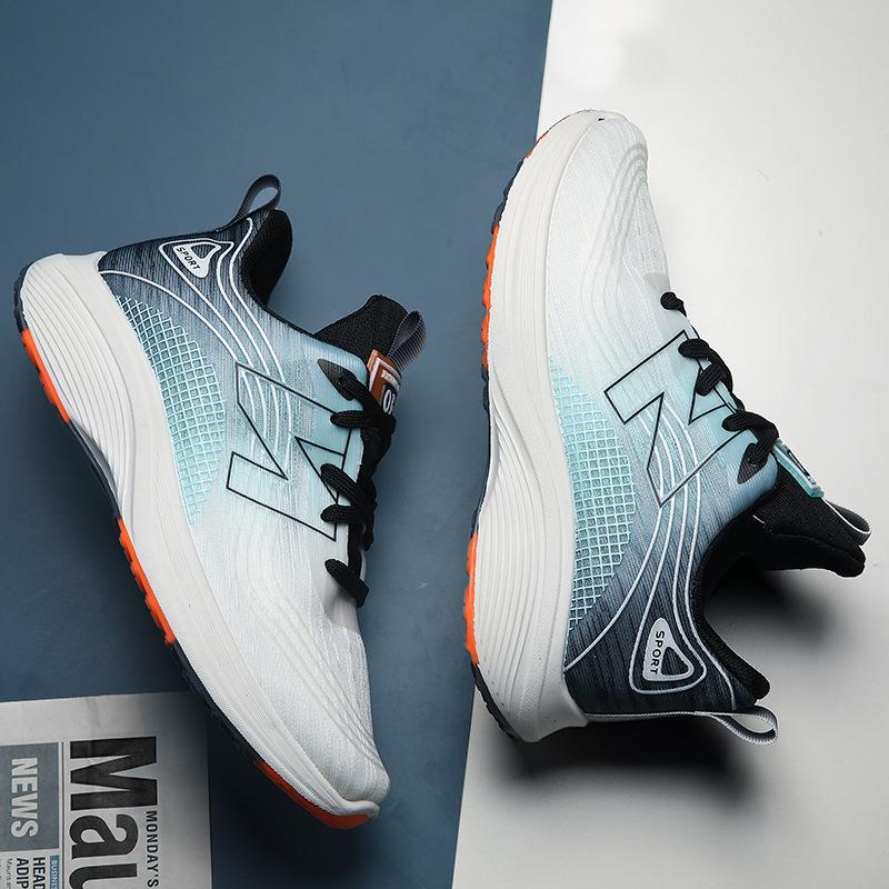 Удобные студенческие кроссовки — фото 7