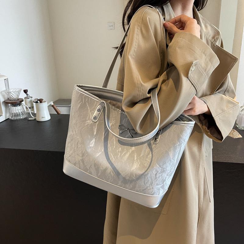 2025 Women's Large-Capacity High-End Fashion Tote: Autumn/Winter Single-Shoulder Versatile Commuter Bag