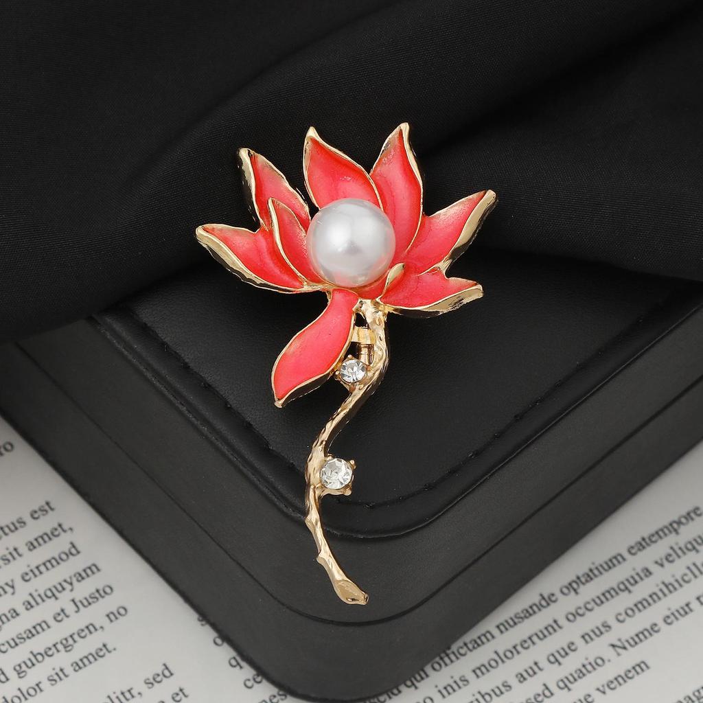 Elegant Versatile Light Luxury Corsage Brooch with Niche Design - Anti-Exposure Pin