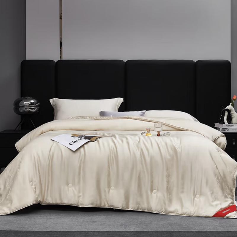 

Mengjie Tencel Jacquard Silk Blend All-Season Quilt