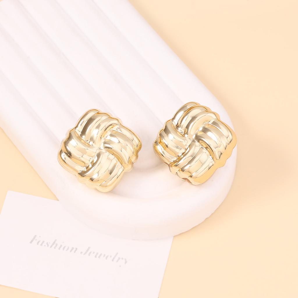 European and American retro high-end twist field grid design stud earrings, niche simple and versatile style