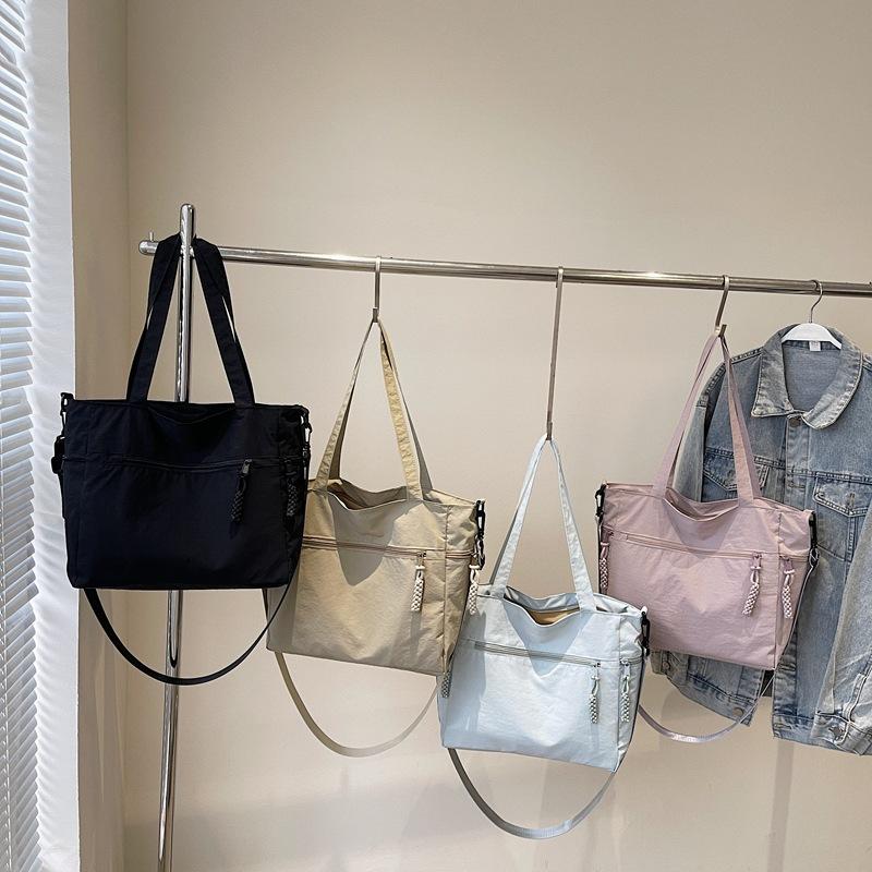 Lässige Hobo-Umhängetaschen aus Nylon mit festem Reißverschluss für Damen 2025. Mode mit hoher Kapazität, einfarbig, einzelne Schultertasche