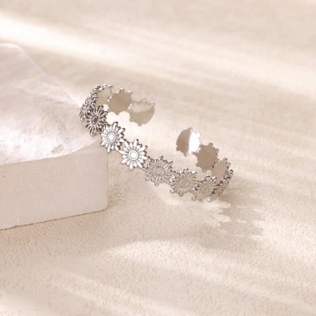 Hugging Stainless Steel Bracelet For Women Gold Color Shell Summer Waterproof Cuff Bangles Bracelets Flower Jewelry Accessories