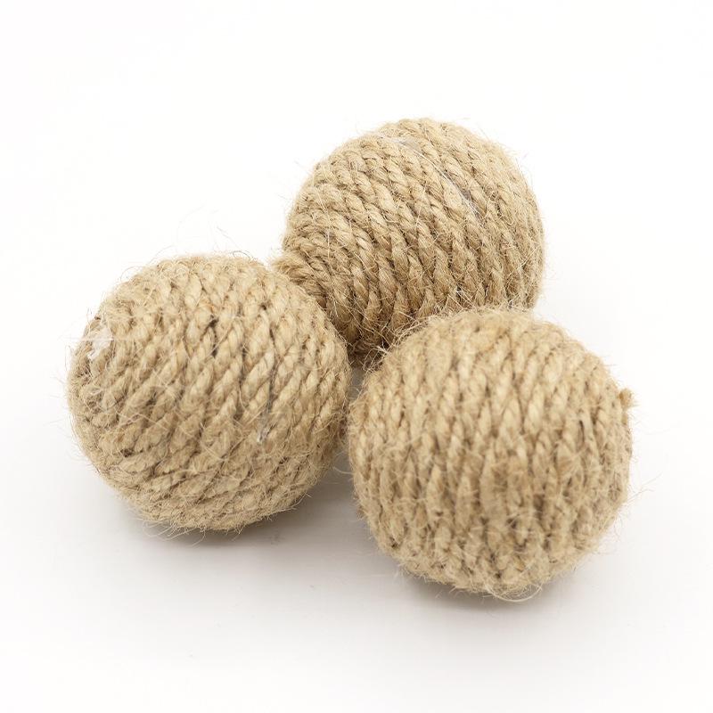 4.5CM Natural Sisal Rope Ball with Sand Throw Toy