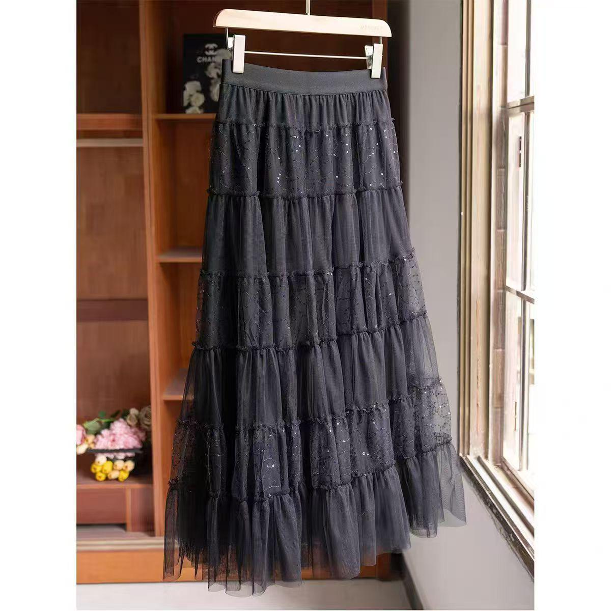 

Біла сітчаста спідниця А-силуету в стилі фей, з аплікаціями з білих паєток, з великим розкльошеним подолом One Size чорний