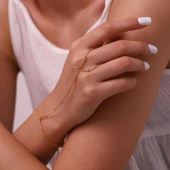 Bracelet pour femme, anneau intégré en alliage, chaîne de main rétro, anneau creux, anneau de doigt, bracelet esclave, bijoux de plage bohème, cadeau