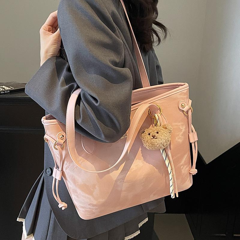 Stylish and Large-capacity Commuter Single-shoulder Bag Fashionable and Versatile Underarm Tote Bag