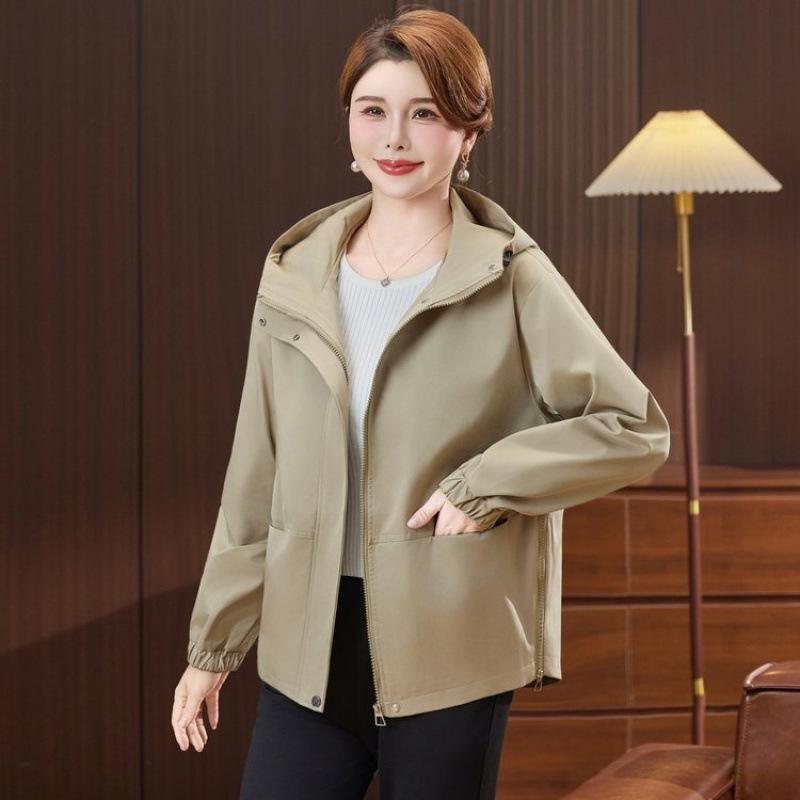 Stylish Spring Windbreaker for Middle-Aged Women - Lightweight, Fashionable, Large Size Jacket for Spring and Autumn