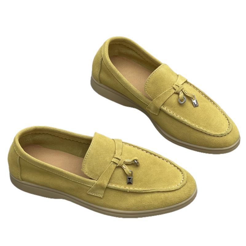 The New Retro Lazy Shoes Feature Soft Leather and A Flat, Comfortable Single Shoe That Can Be Worn On One Foot