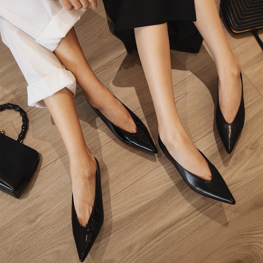 Advanced Temperament Niche~ 2025 Early Spring New Models, Pointed Head Deep V Kitten Heel Single Shoes Patent Leather Short Heel Women's Shoes