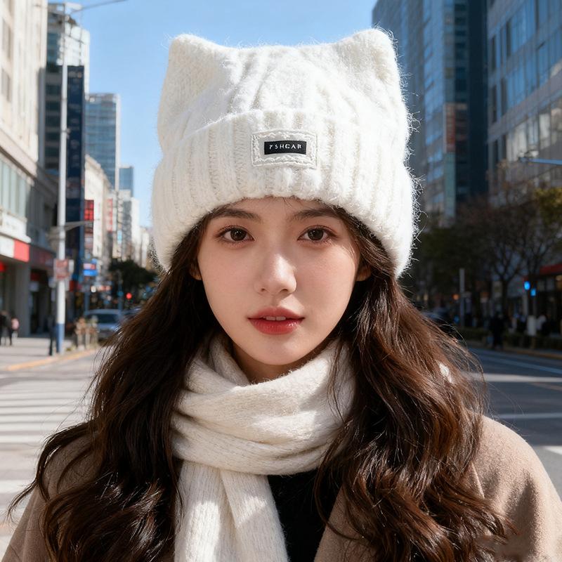 

Вязаная шапка с кошачьими ушками в корейском стиле для женщин на зиму, теплая и защищающая уши, шерстяная шапка, подчеркивающая лицо, с маленьким носком, универсальная, милая и модная M（56-58cm）