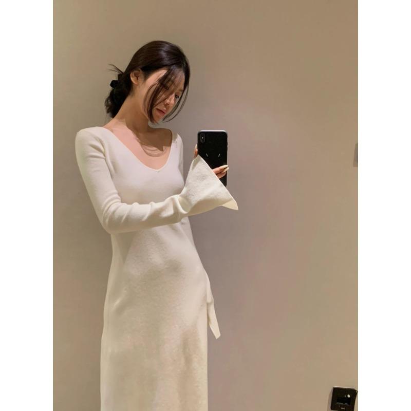 Design Niche High-end Sense Gentle Wind Sexy Temperament Slim and Thin Big V-neck Versatile Long-sleeved Knitted Dress