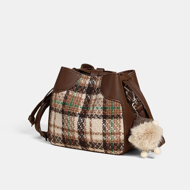 Bucket Bag, New Autumn and Winter Messenger Bag, Highend Sense, Light Luxury, Largecapacity Commuting Shoulder Bag, Luggage.