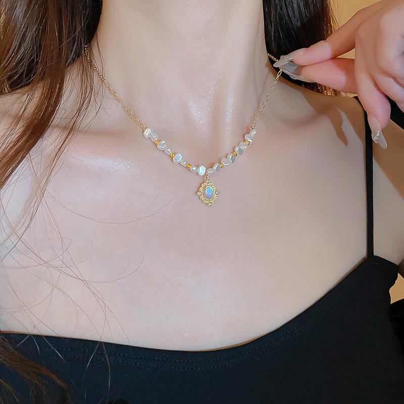 Fashion Baroque Imitation Pearl Beaded Necklaces for Women Girls Sweet Cute Oval Crystal Pendant Necklaces Jewelry Accessories