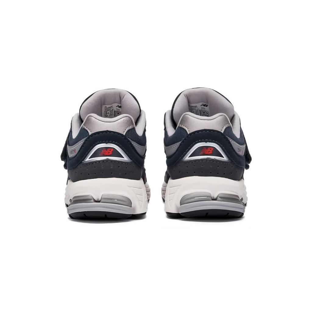 New Balance NB 2002R Wygodne Wszechstronne Amortyzujące Trwałe Niskie Buty do Biegania Dziecięce Sneakersy Czarno-Szaro-Niebieskie PV2002SF