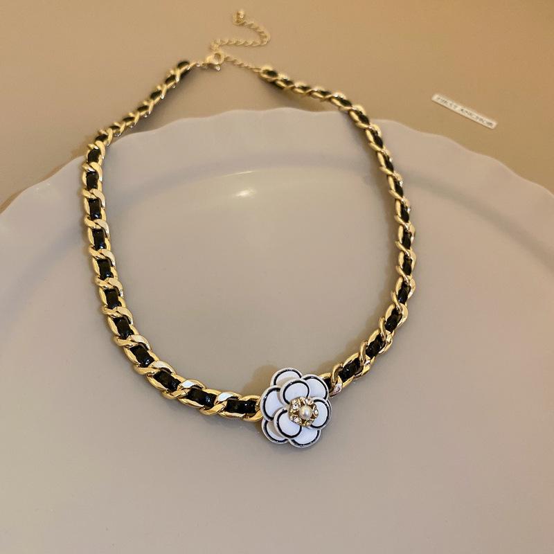 Französische mehrlagige Perlen-Schlüsselbeinkette - Luxuriöses, modisches und vielseitiges Design für Frauen