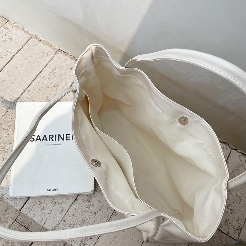 Korean Women's Large Capacity Casual Shoulder Tote Bag - Stylish Niche Design