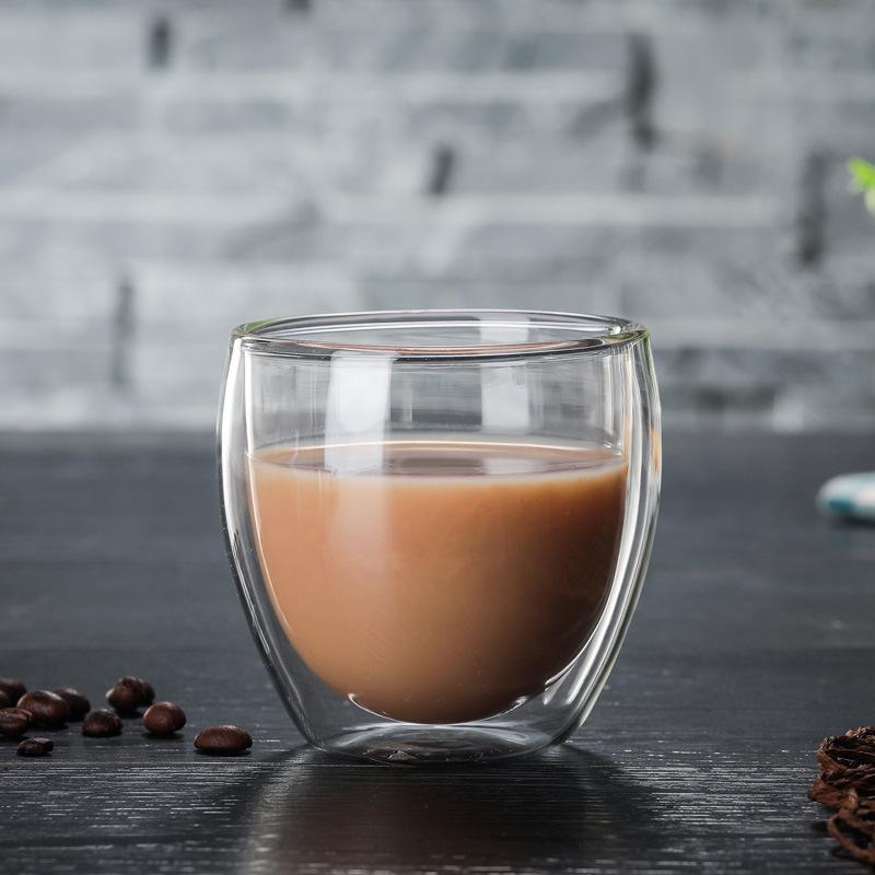Transparente doppelwandige Borosilikatglastasse für Tee, Milch, Saft oder Kaffee - Modisches und minimalistisches Design