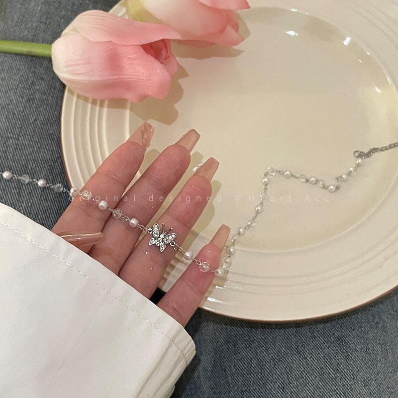 Sweet and cute butterfly pendant collarbone chain, cold wind simple small fresh crystal imitation pearl collarbone chain