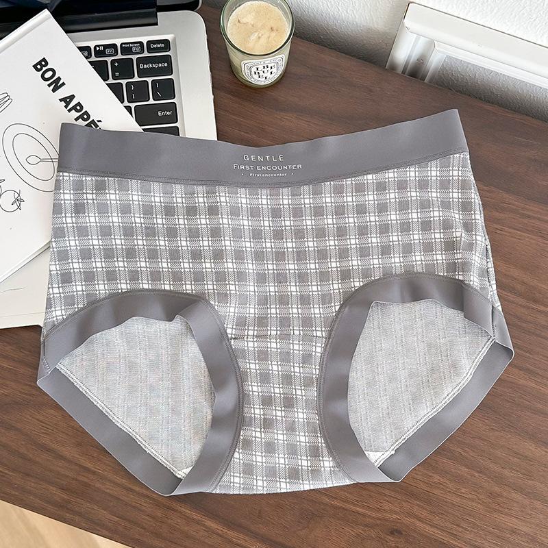 Ladies Summer New Style Sexy Cotton Bag Hip No Mark in The Waist Triangle Briefs