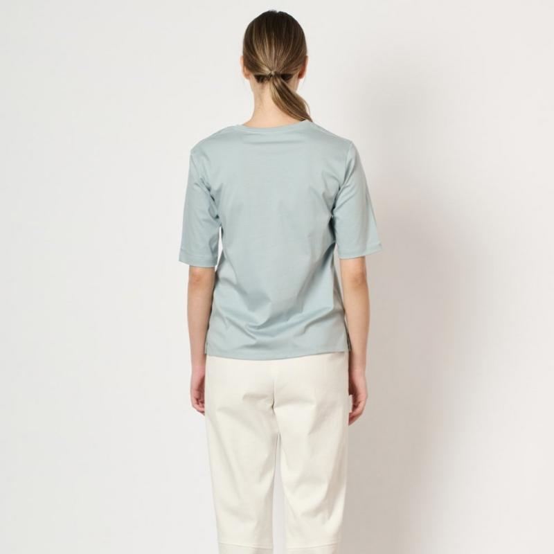 BCBG V Neck T shirT B4m6x450