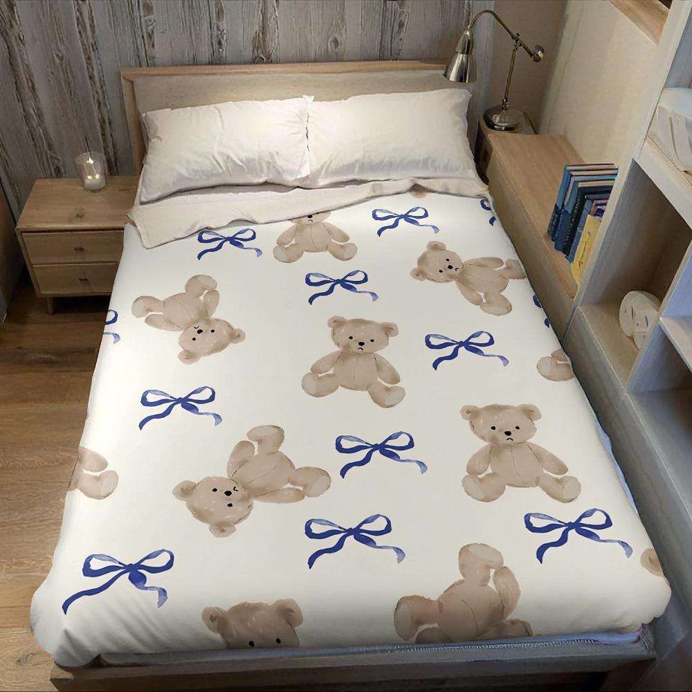 Beiger Bär & Blaue Schleifen Flanelldecke Warm Weich Halloween Weihnachten Sofa Warm Gemütlich Dekorative Deko Geschenk für Jede Jahreszeit