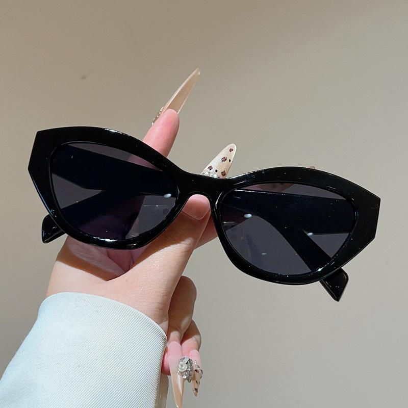 New cat eye sunglasses, European and American fashion Internet celebrity INS style simple avant-garde sunglasses mixed batch
