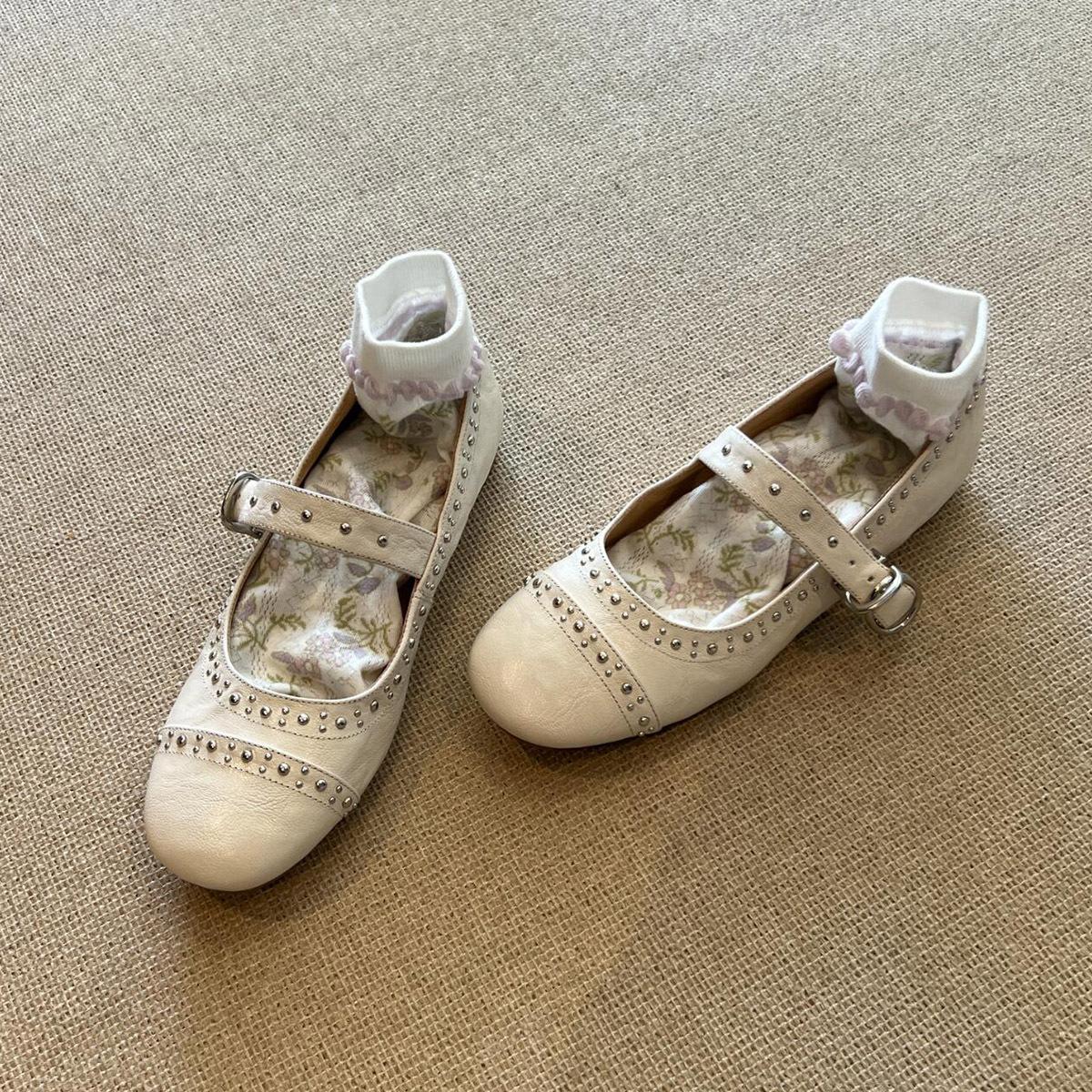 

French gentle wind shallow mouth rivet Mary Jane 2025 new single shoes women s versatile flat bottom one word with ballet shoes 39 бежевый