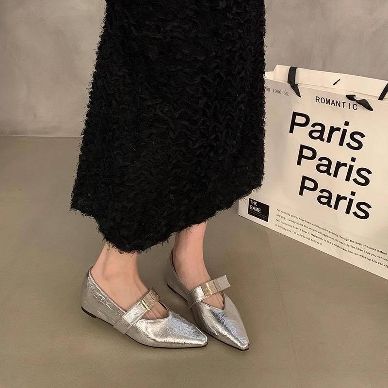 Fashion Flat Shoes Women's Plus Size Women's Shoes 41 42 43 Spring and Autumn 2025 New French Pointed Women's Mary Jane Shoes Loafers