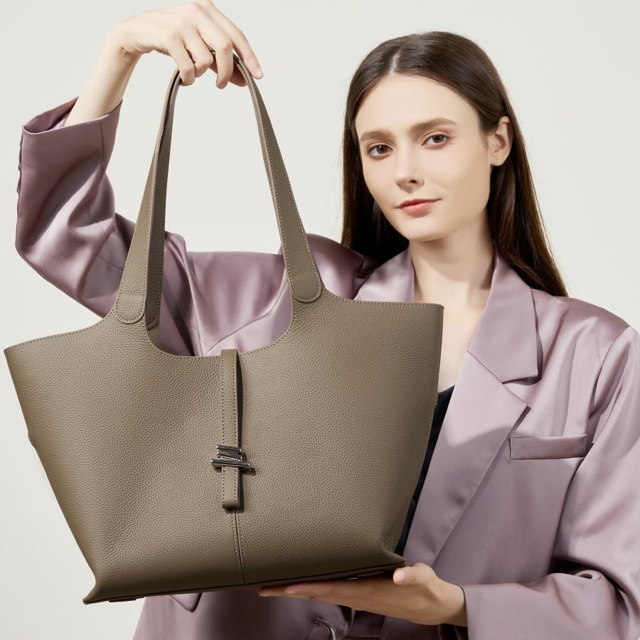 

Large Capacity Tote Bag Versatile Leather Women s Bag Cowhide Wind Chime Handbag Shoulder Bag чорний